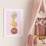 Giraf I Rummet Plakat - Pink - Lille Plakat